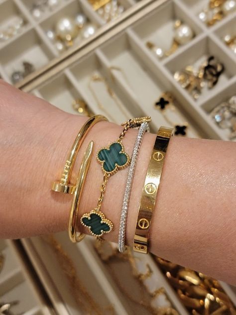 GREEN FOUR-LEAF CLOVER LUCKY BRACELET - BUY 1, GET 1 FREE