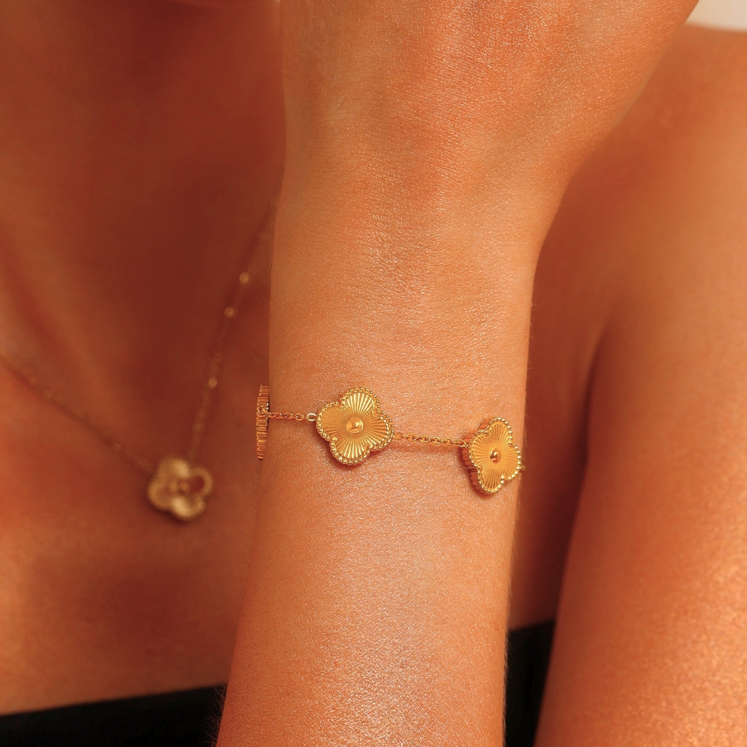 LUCKY BRACELET WITH FOUR-LEAF CLOVER, GOLD-COLORED - BUY 1, GET 1 FREE