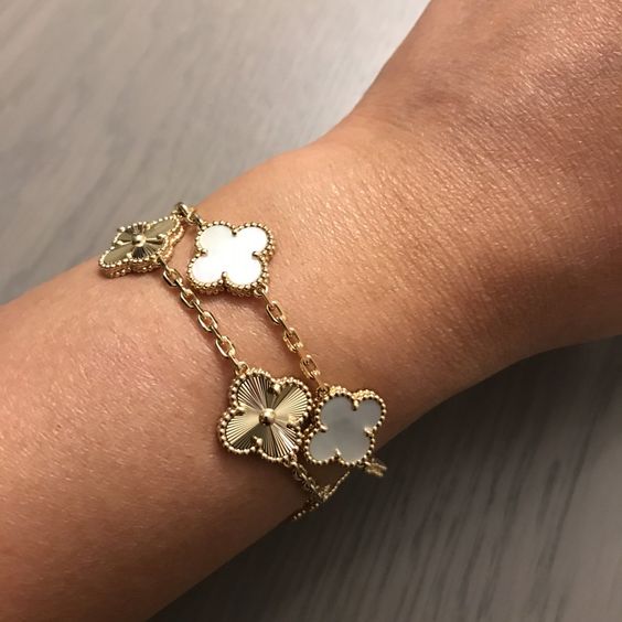 WHITE FOUR-LEAF CLOVER BRACELET - BUY 1, GET 1 FREE